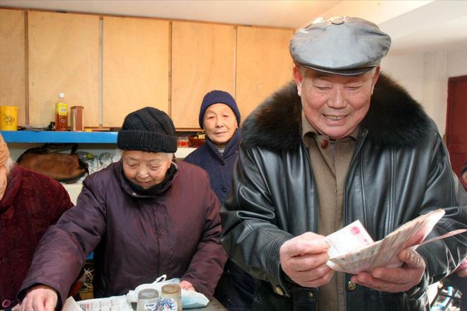 真相：有退休金比有存款的老人子女更孝顺AG旗舰厅登录首页发现一个很现实的家庭(图4)